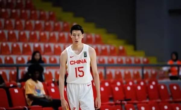 中国U19男篮大胜约旦获首胜张博源22+8杨溢17助攻创历史第一