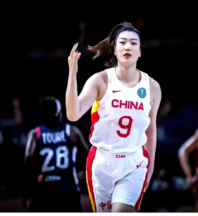 女篮李梦的离开，让深圳亚洲杯压力倍增，U19女篮或无缘张子宇