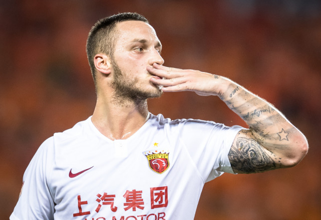 上港战术板全新设计奥斯卡保持良好状态