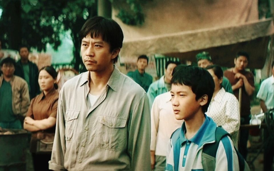 打赏成瘾父子档：初二男生一日挥金五万其父四年豪掷百万家长表示自责